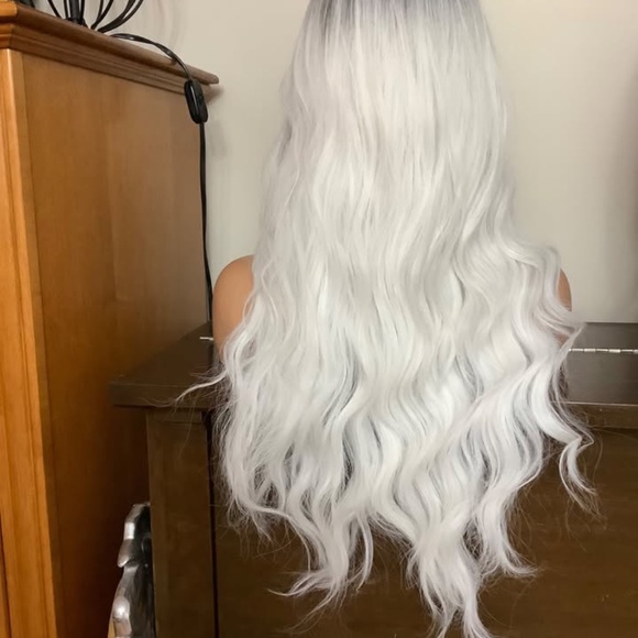 NEW Gorgeous Platinum wig, rooted - Picture 2 of 6